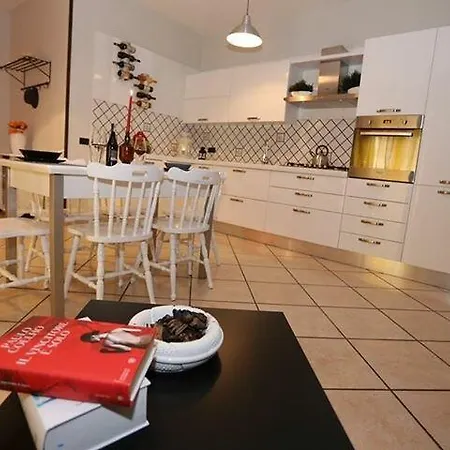 Panorama Pimonte Apartment, Tra Sorrento, Amalfi E Pompei ピモンテ